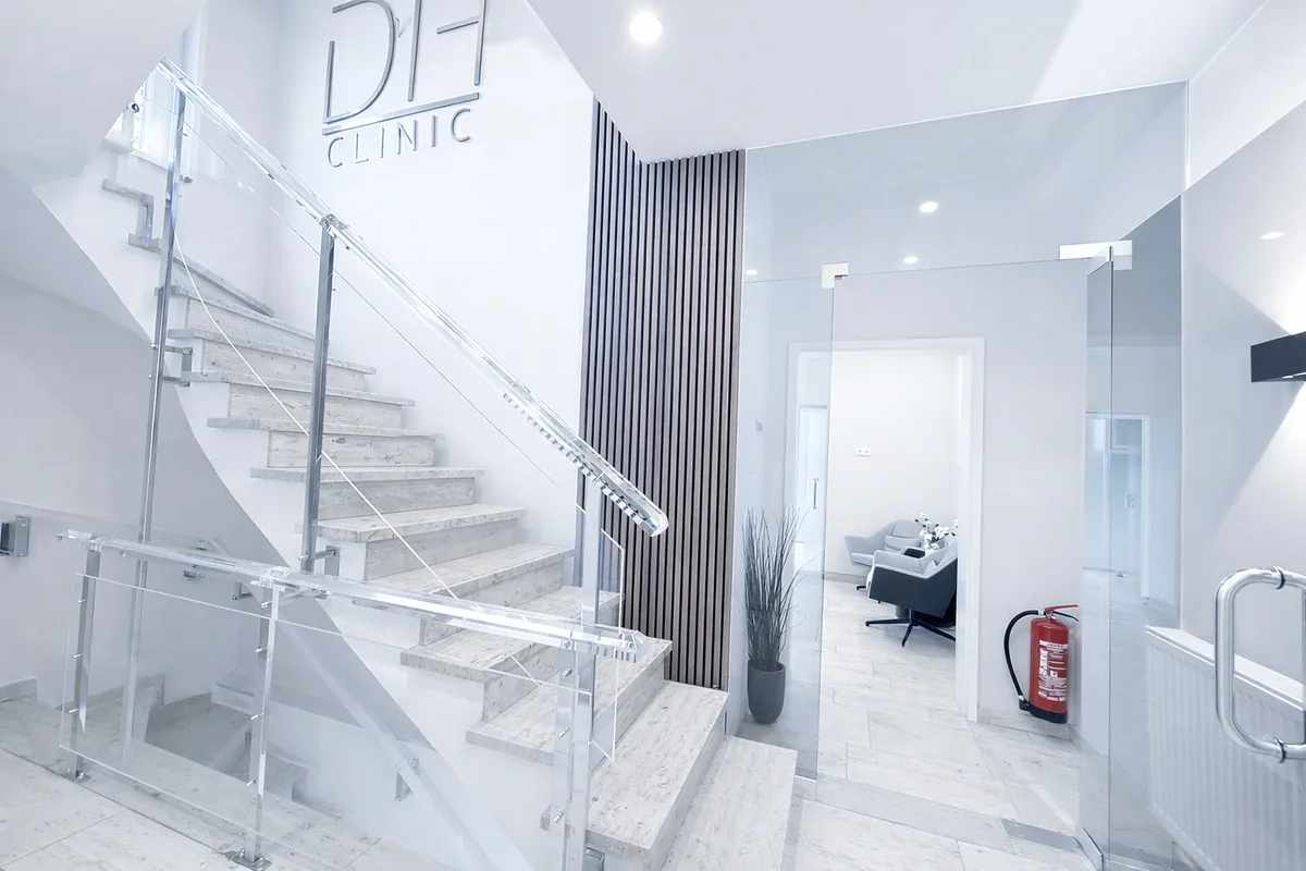 Dion Hair Clinic moderner Klinikflur - Haartransplantation Praxis Mönchengladbach