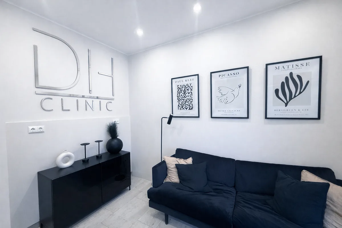 Eleganter Wartebereich Dion Hair Clinic - Haartransplantation Klinik Mönchengladbach
